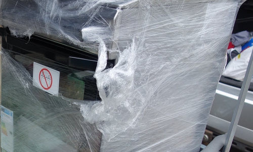 Zwar stimmte die Aussage, dass auf dem Anhänger ein brandneuer Backofen transportiert würde, im Inneren befanden sich jedoch mehrere Kilos Tabak. Fotos: Zoll