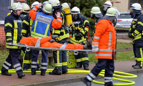 Insgesamt waren acht Trupps mit der gestellten Menschenrettung beschäftigt. Fotos: Feuerwehr Landkreis Gifhorn