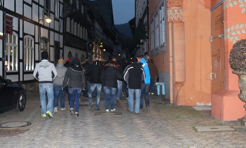 Am Dienstagabend machte sich eine Gruppe von etwa 50 Menschen auf den Weg zum Energie-Forschungszentrum Niedersachsen. Dort wollten sie Oberbürgermeister Dr. Oliver Junk sprechen. Foto: Martina Hesse
