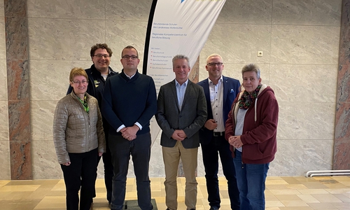 Im Gespräch mit der Schulleitung der CGLS. Von links: Ruth Naumann, Lennie Meyn, ständiger Vertreter der Schulleitung Stefan Ulrich-Kleiner, Schulleiter Stefan Volkmann, SPD-Fraktionsvorsitzender Falk Hensel und Sabine Resch-Hoppstock. Auf dem Foto fehlt Julian Märtens. Foto: Privat
