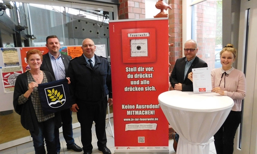 Gemeinsam werben Feuerwehr und Gemeinde für das unverzichtbare Ehrenamt. Foto: Gemeinde Lehre