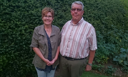 Karl Gustav Bues übergibt Staffelstab an Susanne Fricke. Foto: Privat