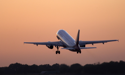 Seit dem 26. Juni 2012 müssen alle Kinder (ab Geburt) bei Auslandsreisen über ein eigenes Reisedokument verfügen.
Foto: Hannover Airport