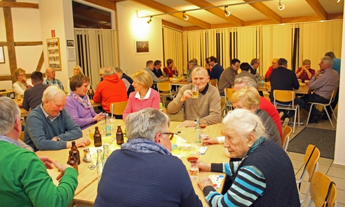 Die Teilnehmer des Klönabens im angeregten Gespräch. Foto: privat
