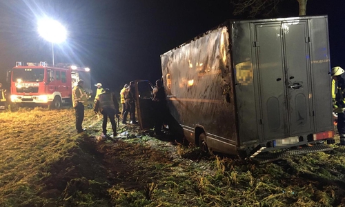 Das Fahrzeug musste mit einer Seilwinde wieder aufgestellt werden. Foto: aktuell24/BM