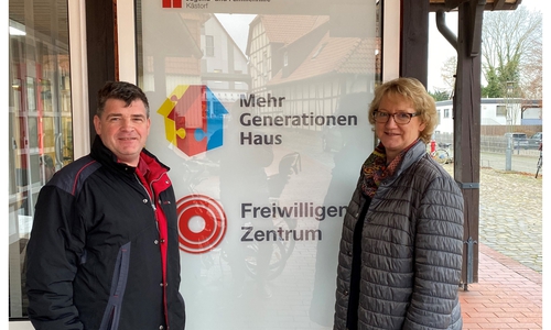 Ingrid Pahlmann MdB und Eckhart Schulte vor dem Mehrgenerationenhaus Georgshof in Gifhorn.
Foto: Wahlkreisbüro Ingrid Pahlmann