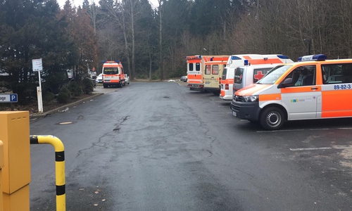 Auch am Freitag waren noch einige Rettungswagen vor Ort. Foto und Video: aktuell24/BM