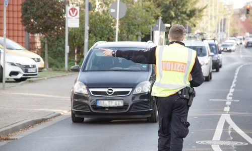 Bei den heutigen Kontrollen lag der Schwerpunkt auf Betäubungsmittelkonsum. Aber auch andere Verstöße wurden durch die eingesetzten Beamte konsequent geahndet. Foto/Podcast: Marvin König