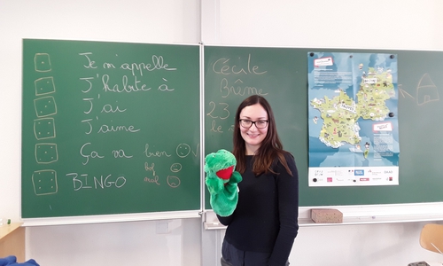 Cécile und Handpuppenfrosch François sollten den fünften Klassen des THG die französische Sprache näherbringen.

Foto: THG