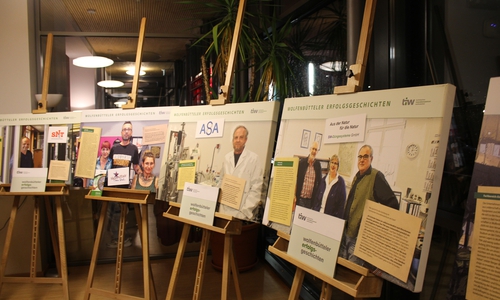 Große Resonanz beim Jungunternehmer-Abend Am Exer. Die bisherigen Gründungen am Exer wurden als Ausstellung der "Wolfenbütteler Erfolgsgeschichten" präsentiert. Ihre Zahl macht bald das zweite Dutzend voll. Fotos: Veranstalter