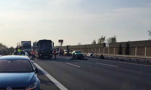 Der Motorradfahrer musste Erstversorgt werden. Video/Fotos/Redakteur vor Ort: Bernd Dukiewitz