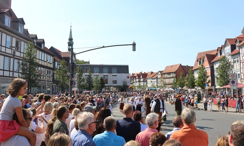 Am Sonntag ging das Altstadtfest mit einem großen Umzug zu Ende. Fotos: Anke Donner