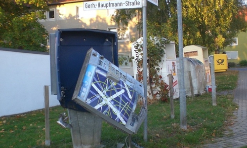 Durch die Wucht der Detonation wurde der Automat vollständig zerstört. Foto: Polizei