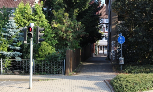 Der Bauausschuss hat am Dienstag dem Ersatzneubau der Fußgängerlichtzeichenanlage am Standort Rosenwall/ Große Schule zugestimmt. Foto: Robert Braumann