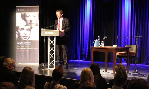 Oberbürgermeister Klaus Mohrs gedachte den Opfern des Holocaust und mahnte, in der aktuellen politischen Lage Vorsicht walten zu lassen. Foto: Bernd Dukiewitz