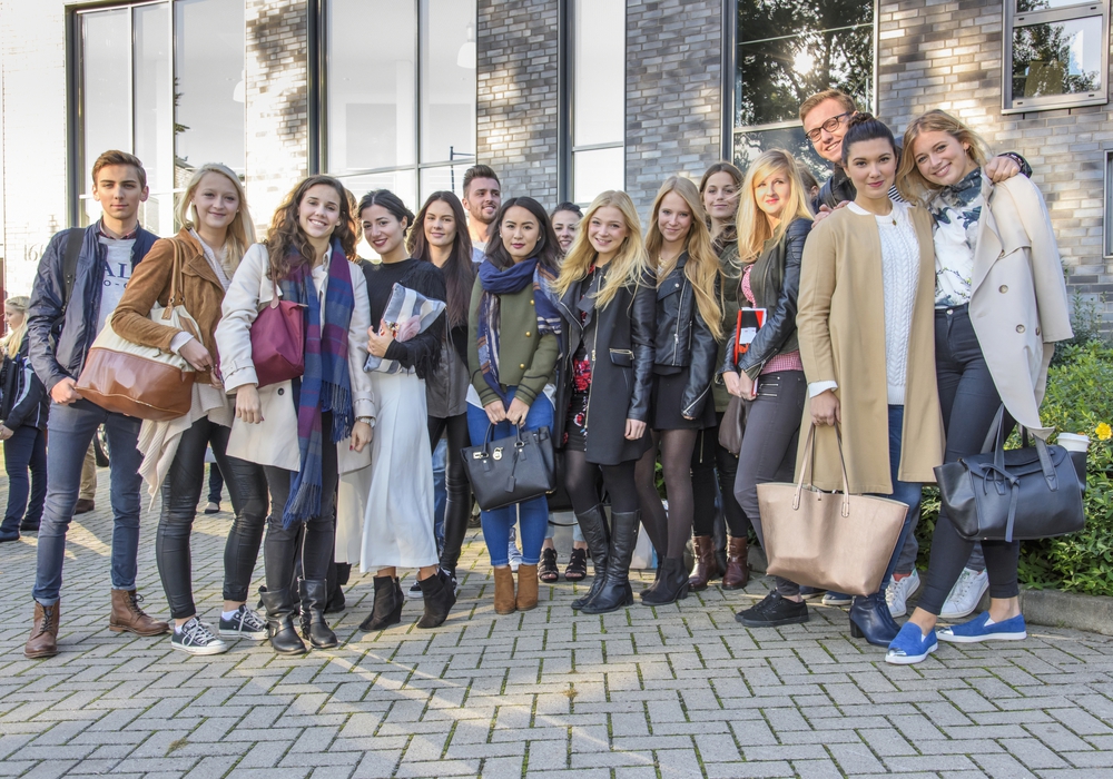 WelfenAkademie Begrüßt 64 Neue Studenten | RegionalHeute.de