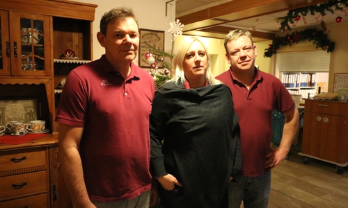 Die Silvester- und Neujahrsnachtwachen im Sickter Senioren- und Therapiezentrum: Lars Böggelsack, Melanie Reca und Andreas Wahlen (v. li.). Foto: privat