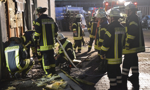 Die Einsatzkräfte beim Brand in der Brauerei. Fotos: Feuerwehr