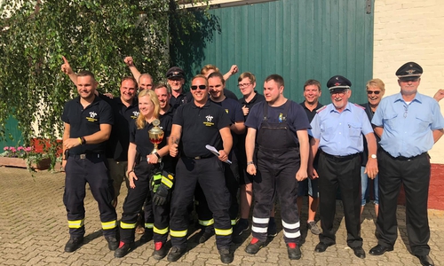 Die Sieger der Feuerwehrwettkämpfe kommen in diesem Jahr von der Ortsfeuerwehr Achim. Foto: Freiwillige Feuerwehr SG Oderwald