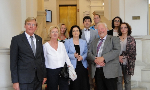 Foto v.l.n.r.: Rüdiger Warnke (Nibelungen-Wohnbau-GmbH), Karin Warnke, Barbara Kalleicher, Carola Reimann, Gregor Kaluza (Geschäftsführung Stadtteilentwicklung Weststadt e.V.), Katrin Bail (Stadtteilentwicklung Weststadt e.V., Treffpunkt Saalestraße), Ralf Kalleicher (Braunschweiger Baugenossenschaft eG), Imrie Shashivari (Treffpunkt Pregelstraße), Violetta Lenz (Treffpunkt Queckenberg), Foto: privat