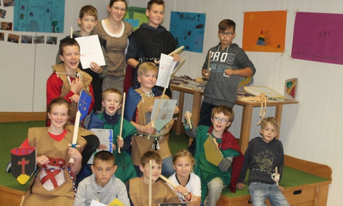 Die Teilnehmer des Workshops vor ihrer Ausstellung. Foto: Privat