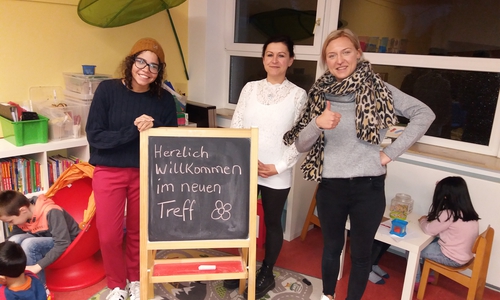Der Treffpunkt in Schladen ist jetzt im Gebäude der Werla-Schule in der Franz-Kaufmann-Straße 33. Betreuerinnen Ana Sanjuanelo, Sozialraummanagerin Annika Hoffmann und Betreuerin Lara Hartmann (v.l.n.r.). Foto: Landkreis Wolfenbüttel