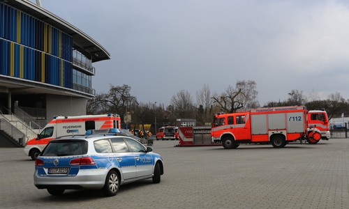 Die Feuerwehr rückte mit dem Gefahrstoffzug aus. Foto: Robert Braumann