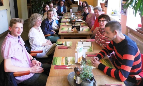 Seinen Abschluss fand am vergangenen Montag das inklusvie Theaterprojekt "Geschichte des alten Wolfes", welches im Rahmen des diesjährigen Lessingfestivals aufgeführt wurde und viel Beifall erhielt. Foto: Meißner