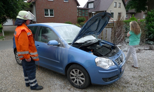 Das brennende Fahrzeug war schnell gelöscht. Foto: Feuerwehr