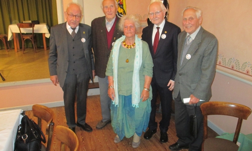 Die Wolfenbütteler Delegierten beim Tag der Heimat mit
Kreisvorsitzenden Fritz Folger (2.v.r.), weiter, von links, Dieter
Lorenz, Georg Hattwig, Brunhilde Schölecke und Hans Meidorn. Foto: Lorenz 