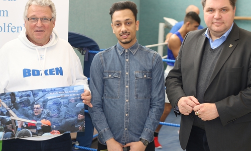 Ulrich Hackbarth, Präsident des BAC, Besnik Salihi, Freiwilligenagentur, und der stellvertretende Landrat Uwe Schäfer engagieren sich im Kampf für die Demokratie. Foto: Nino Milizia