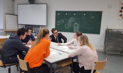 Schulklassen können sich für das Exklusiv-Coaching bewerben. Fotos: Wirtschaftsjunioren