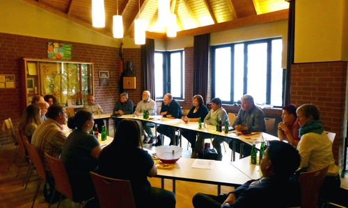 SPD-Kreistagsfraktion (Sabine Resch-Hoppstock, Bruno Polzin, Reinhard Deitmar, Martin Albinus und Susanne Fahlbusch) im Gespräch mit dem Vorstand und Mitarbeitern der Caritas. Foto: privat