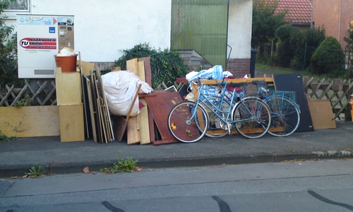 Dieser Sperrmüll wurde ordnungsgemäß am Straßenrand abgestellt. Foto: ALW
