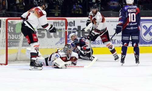 Goalie Fabian Hönkhaus hatten einen starken Tag, konnte jedoch nicht jeden Treffer verhindern. Foto: Frank Neuendorf/Jahn-Pictures