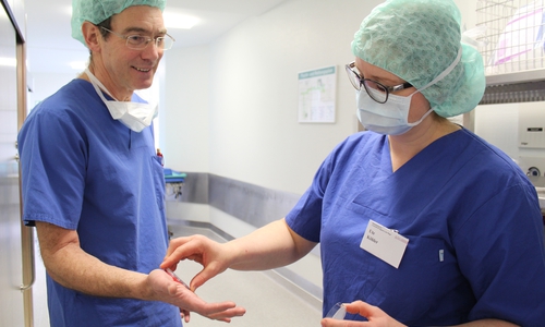  Auch der ärztliche Direktor Dr. med. Udo Rudolf Schwippel ließ einen Handabklatsch machen