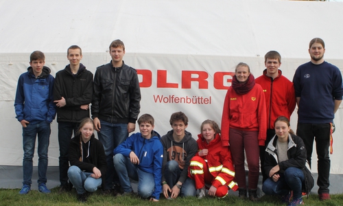 Stehend von links: Nico Förster, Felix Bichelmeier, Jona Angerstein, Amelie Audritz, Martin Böye, Cederik Gliese; sitzend von links: Laura Moreton, Sönke Brandt, Johannes Rassl, Rebecca Moreton, Raika Wieczorek. Foto: Privat