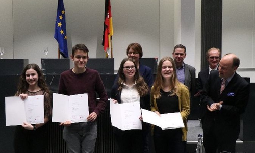 Die vier besten Debattanten wurden ausgezeichnet. Foto: Landtag Niedersachsen