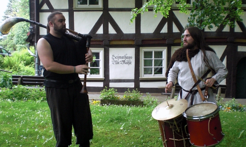 Das Duo Höllentanz tritt beim Mühlenfest auf. Foto:Schacht