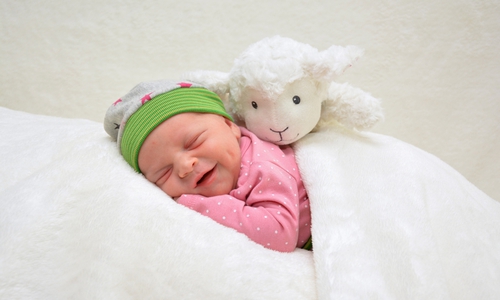 Herzlich Willkommen: Malia Burghart. Foto: babysmile24.de