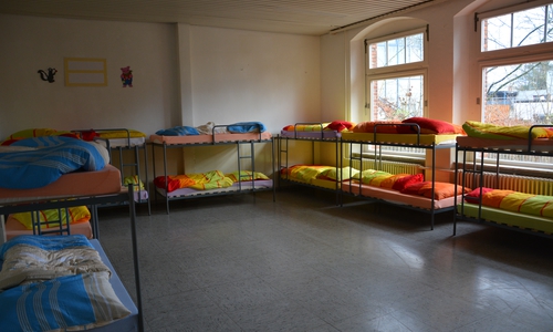 Leere Betten in der Gemeinschaftsunterkunft der Elm-Asse-Realschule. Foto: Jan Borner