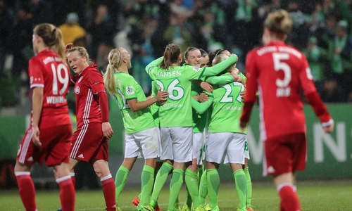 Großer Jubel bei den Wöfinnen: Zum zweiten Mal innerhalb einer Woche den Meister bezwungen. Foto: Agentur Hübner