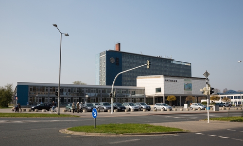 Die Stadt bietet attraktive berufliche Perspektiven für junge Leute. Auf dem Bild: Das Lebenstedter Rathaus. Foto: Stadt Salzgitter/Andre Kugellis