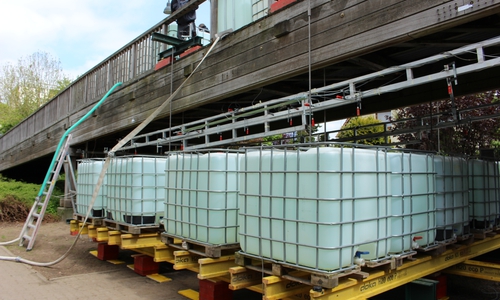 Die Belastungsprobe wurde mit Wassertanks durchgeführt. Foto: Frederick Becker