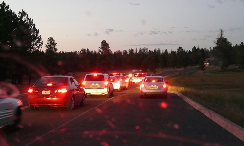 Erhöhtes Verkehrsaufkommen macht eine Lärmschutzanlage notwendig. Symbolbild: Pixabay