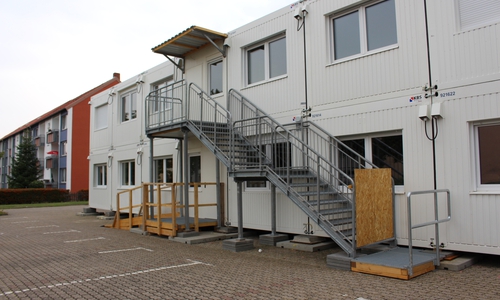 Die Containerbauten, die zur Zeit an der Henriette-Breymann-Gesamtschule stehen, sollen nur eine Übergangslösung sein. Fotos: Julia Seidel