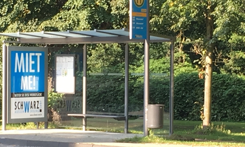 Die SAW will 16 weitere Haltestellenwartehäuschen errichten und unterhalten. Symbolfoto: Eva Sorembik