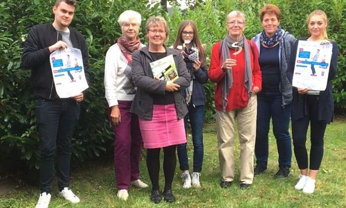 Akteure des Bücherflohmarktes: Jakob Schulte, Adelheid Berger, Eva Birthler, Helene, Christel Molz, Marion Köchy, Kseniya Gross;  es fehlen Elisabeth Berndt und Wolfgang Rosen. Foto: privat