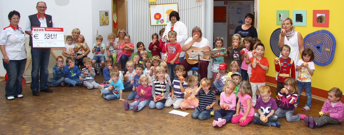 Wolfenbüttel: Äpfel und Pfandgeld-Spende für Kita „Kilindum ...