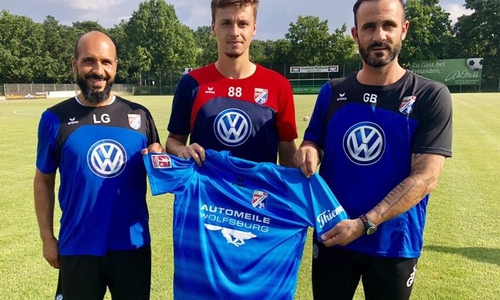 Der 20-jährige Simon Böhm (mi.) wurde vom VfL Wolfsburg II ausgeliehen und traf direkt in seinem ersten Spiel für die Italiener. Foto: Lupo Martini Wolfsburg